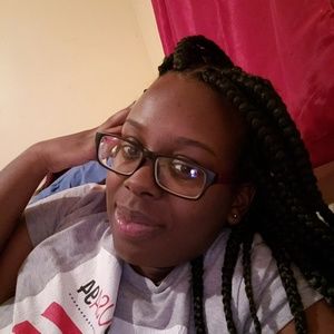 Meet your Posher, Linette